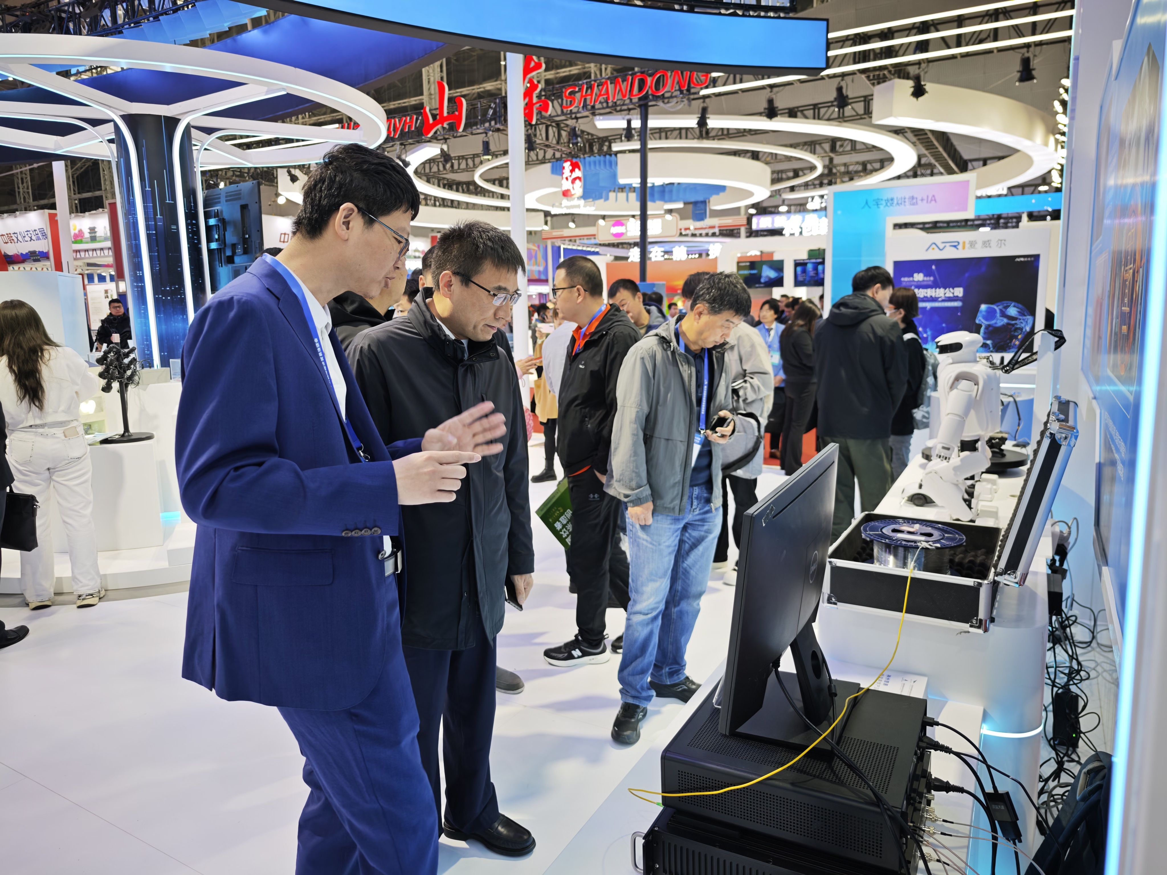 哈船光科亮相第34屆哈洽會(huì)：光纖“說(shuō)唱”黑科技，賦能智慧產(chǎn)業(yè)新場(chǎng)景